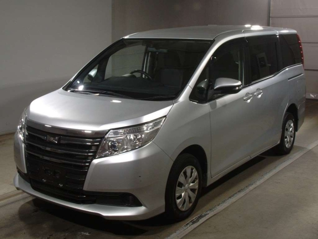 TOYOTA NOAH 2014
