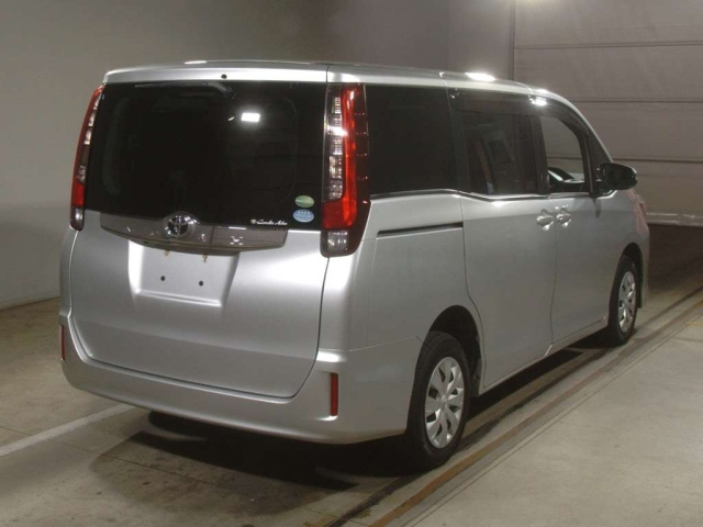 TOYOTA NOAH 2014