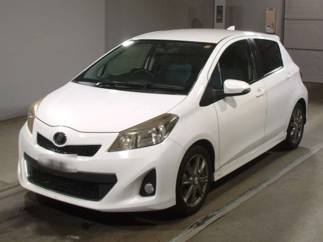 TOYOTA VITZ 2011
