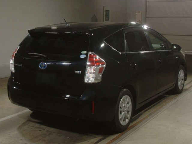 TOYOTA PRIUS ALPHA 2015