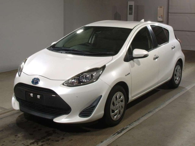 TOYOTA AQUA 2018