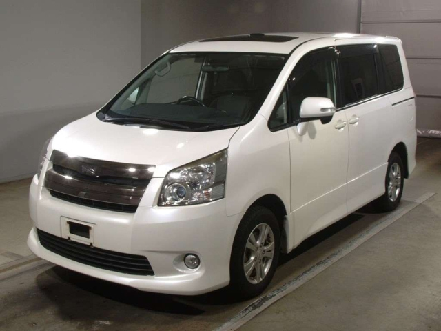 TOYOTA NOAH 2008