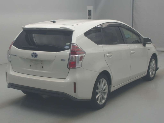 TOYOTA PRIUS ALPHA 2014