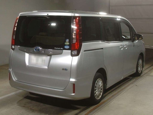 TOYOTA NOAH 2014