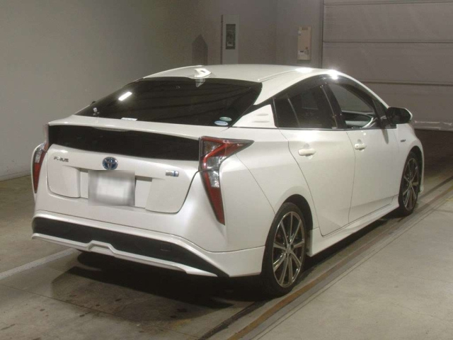 TOYOTA PRIUS 2016