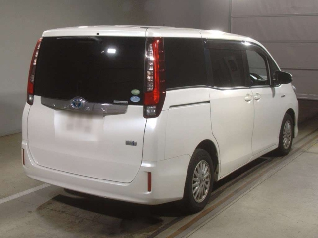 TOYOTA NOAH 2014