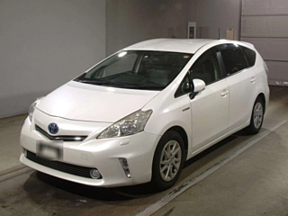 TOYOTA PRIUS ALPHA 2013