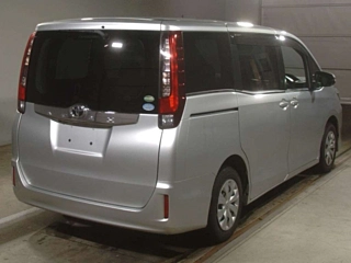 TOYOTA NOAH 2016