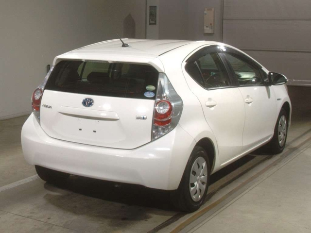 TOYOTA AQUA 2013