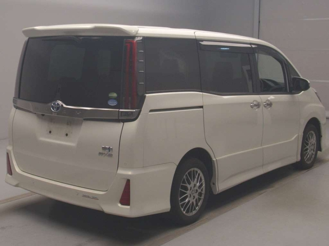 TOYOTA NOAH 2020