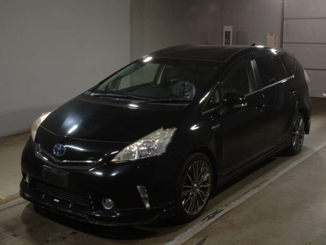 TOYOTA PRIUS ALPHA 2013