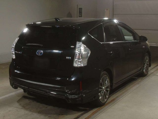 TOYOTA PRIUS ALPHA 2013