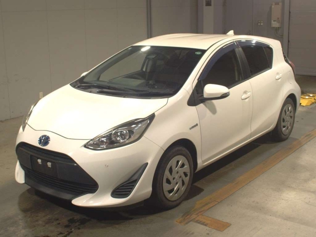 TOYOTA AQUA 2018
