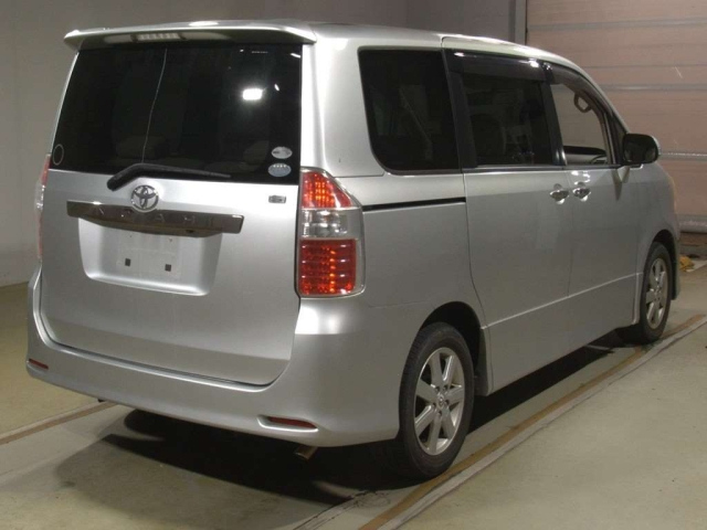 TOYOTA NOAH 2008