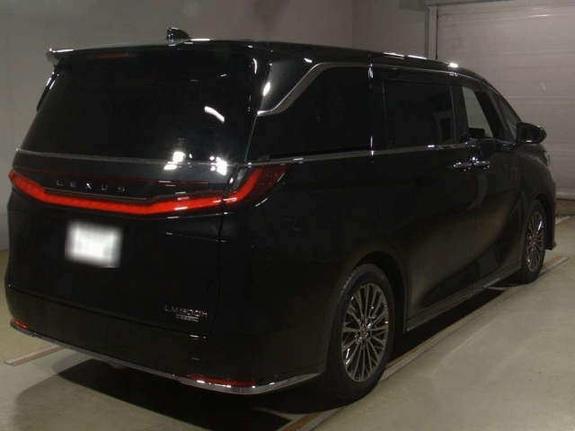 LEXUS LM 2025
