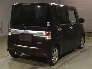 DAIHATSU TANTO 2011