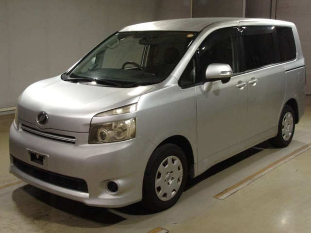 TOYOTA VOXY 2009