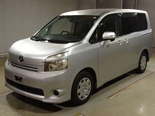 TOYOTA VOXY 2009