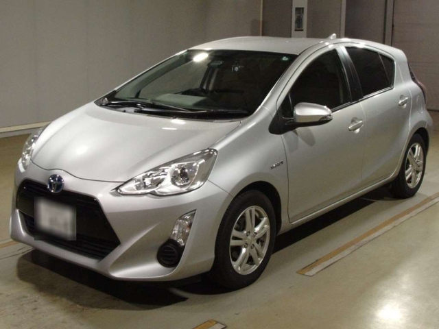 TOYOTA AQUA 2015