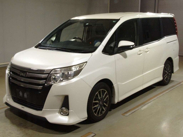 TOYOTA NOAH 2014