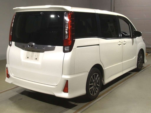 TOYOTA NOAH 2014