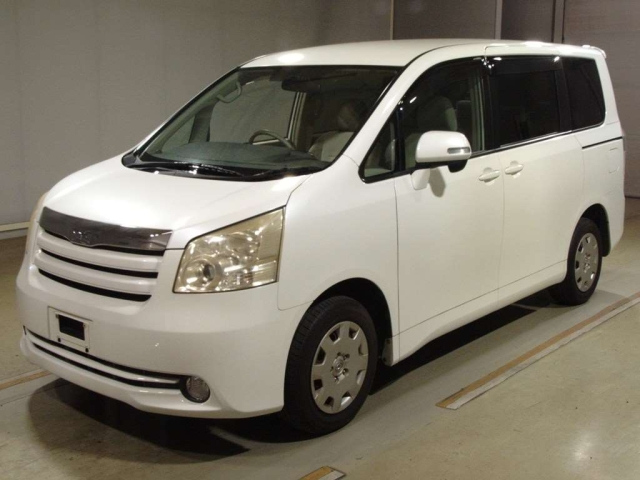 TOYOTA NOAH 2009