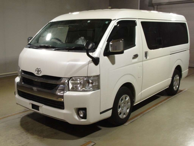 TOYOTA HIACE 2021