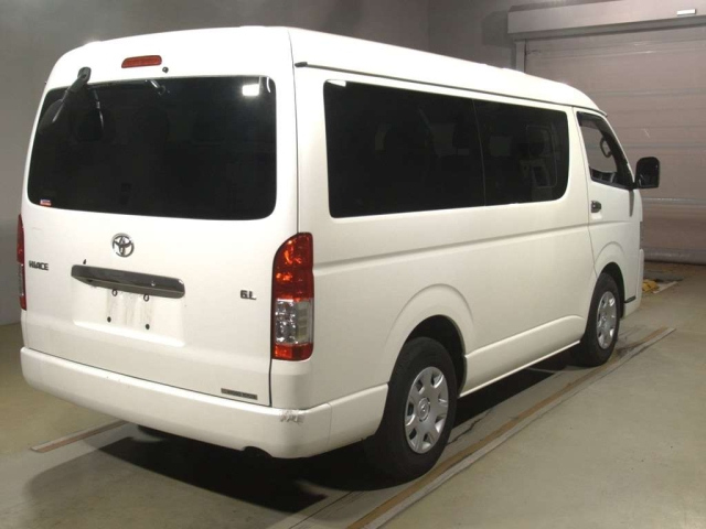 TOYOTA HIACE 2021