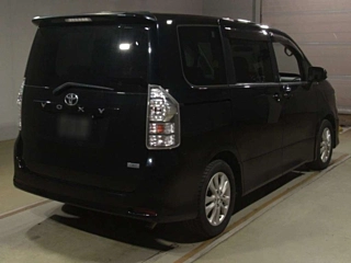 TOYOTA VOXY 2011