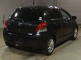 TOYOTA VITZ 2010