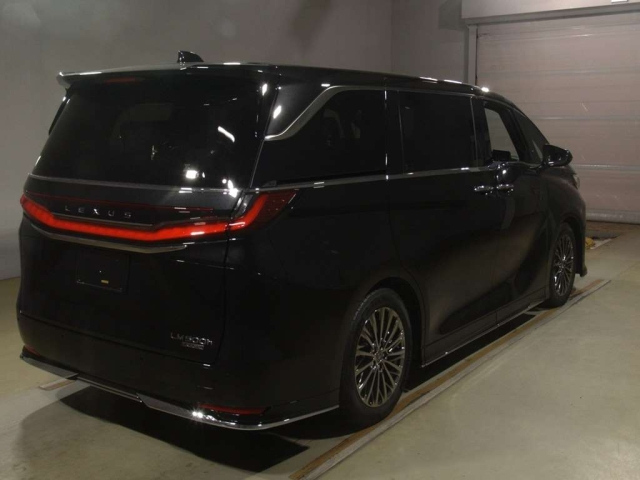 LEXUS LM 2023