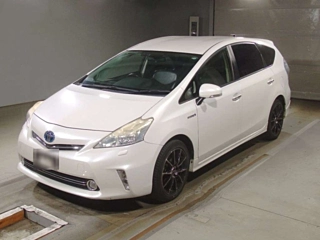 TOYOTA PRIUS ALPHA 2013