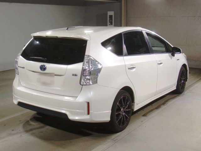 TOYOTA PRIUS ALPHA 2013