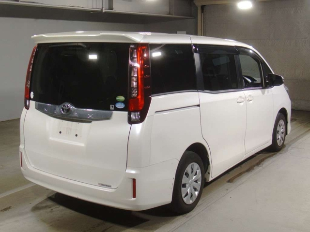 TOYOTA NOAH 2016