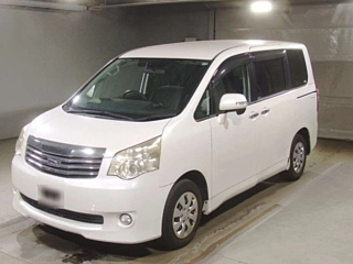 TOYOTA NOAH 2011