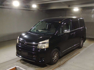 TOYOTA VOXY 2010