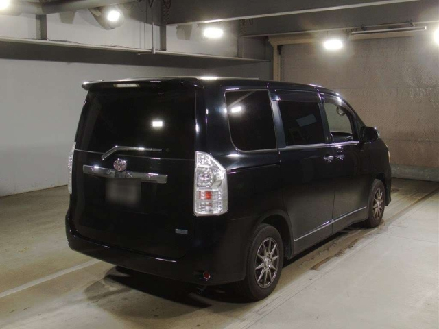 TOYOTA VOXY 2010
