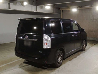 TOYOTA VOXY 2010