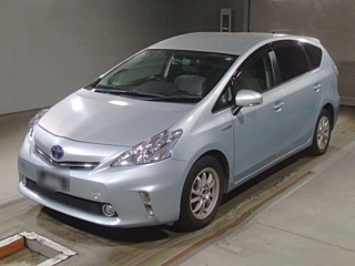 TOYOTA PRIUS ALPHA 2011