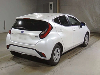 TOYOTA AQUA 2021