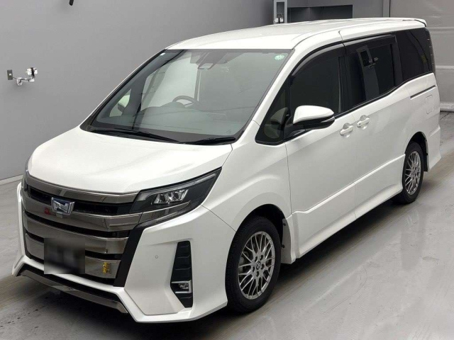 TOYOTA NOAH 2020