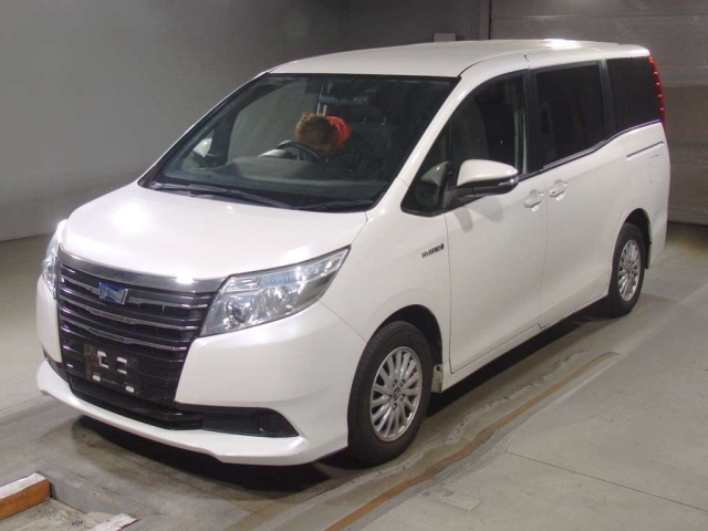 TOYOTA NOAH 2015