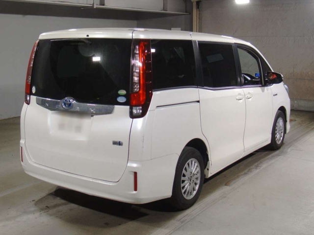 TOYOTA NOAH 2015