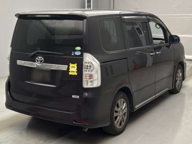 TOYOTA VOXY 2012