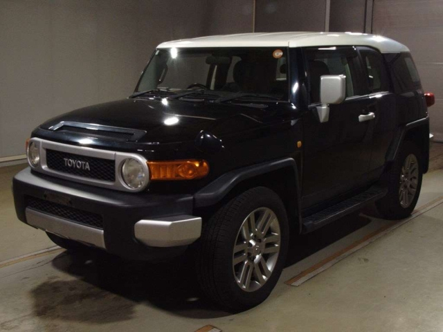 TOYOTA FJ CRUISER 2011