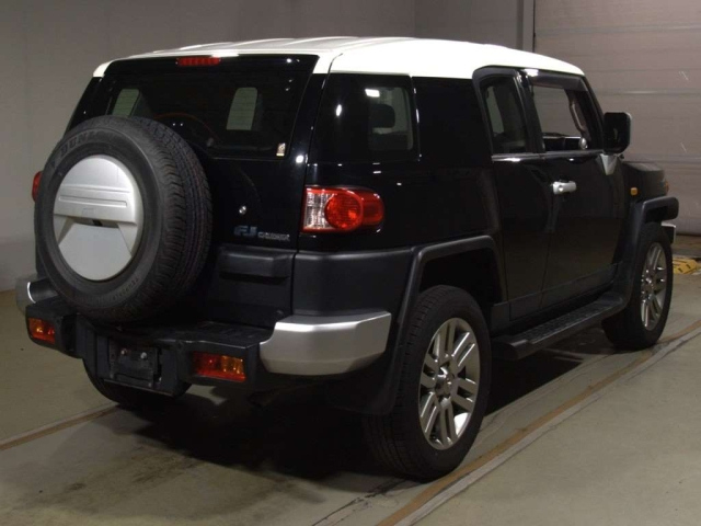 TOYOTA FJ CRUISER 2011