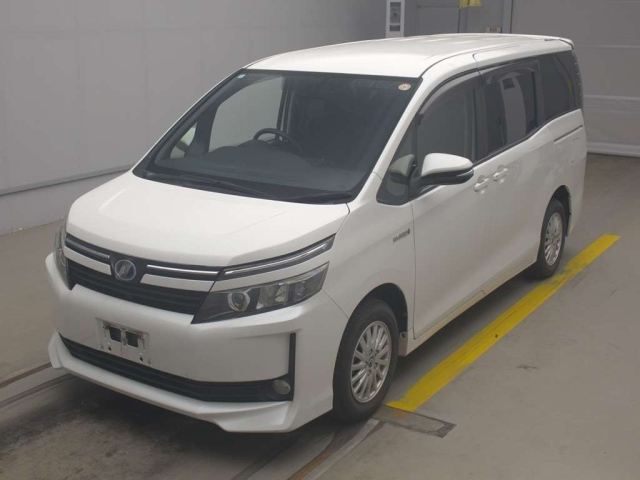 TOYOTA VOXY 2014