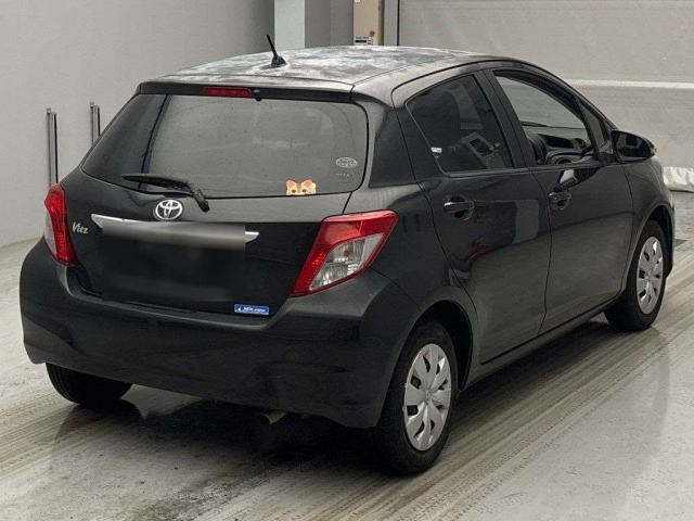 TOYOTA VITZ 2013