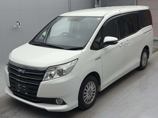 TOYOTA NOAH 2014
