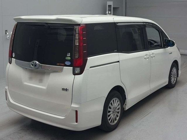 TOYOTA NOAH 2014